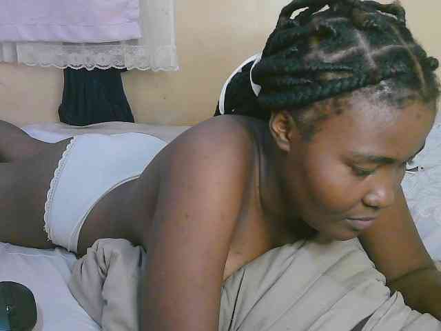 Cute-latasha webcam