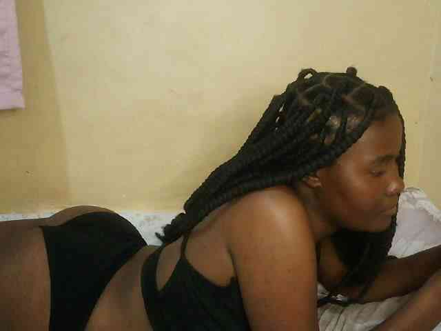 Cute-latasha webcam
