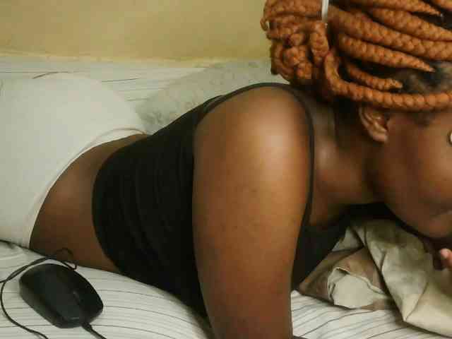 Cute-latasha webcam