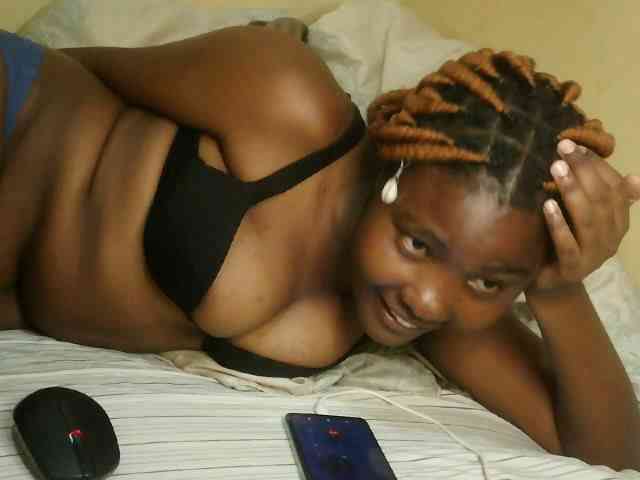 Cute-latasha webcam