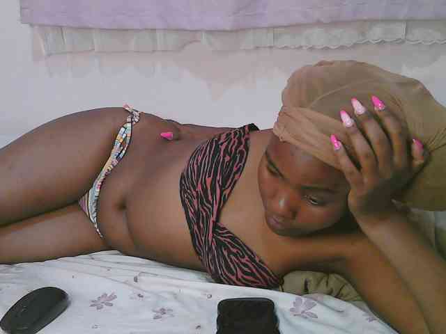 Cute-latasha webcam