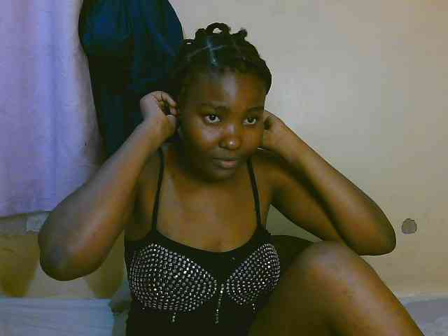 Cute-latasha webcam