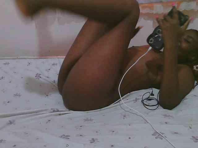Cute-latasha webcam