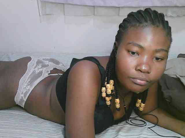 Cute-latasha webcam