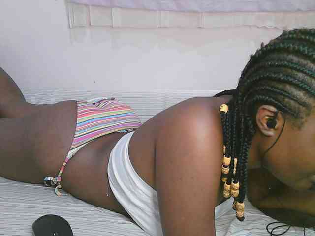 Cute-latasha webcam