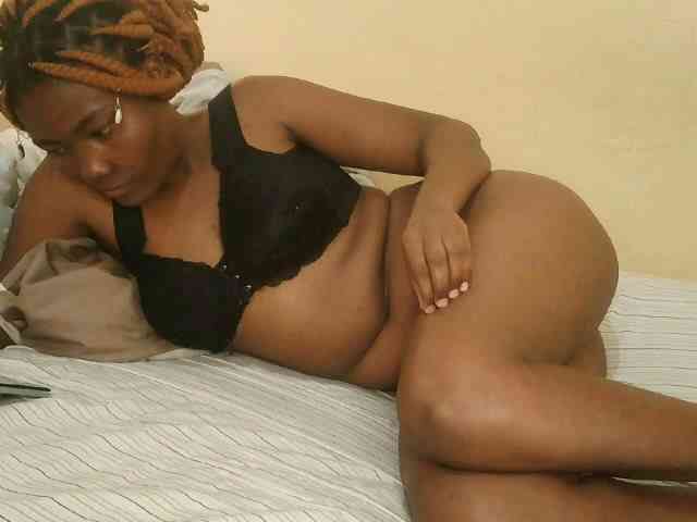 Cute-latasha webcam