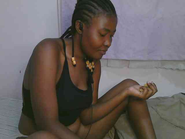 Cute-latasha webcam