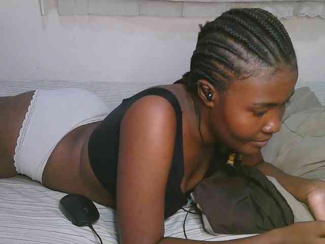 Cute-latasha webcam