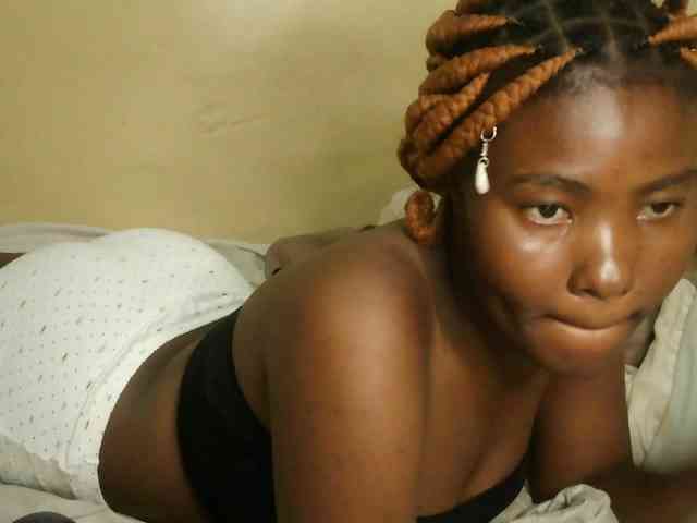 Cute-latasha webcam