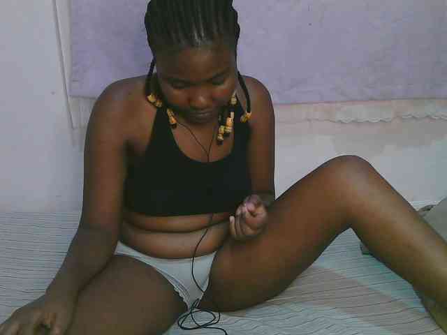Cute-latasha webcam
