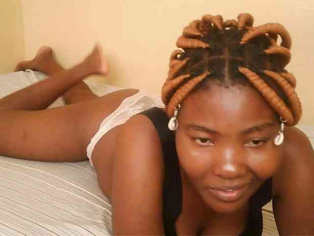 Cute-latasha webcam
