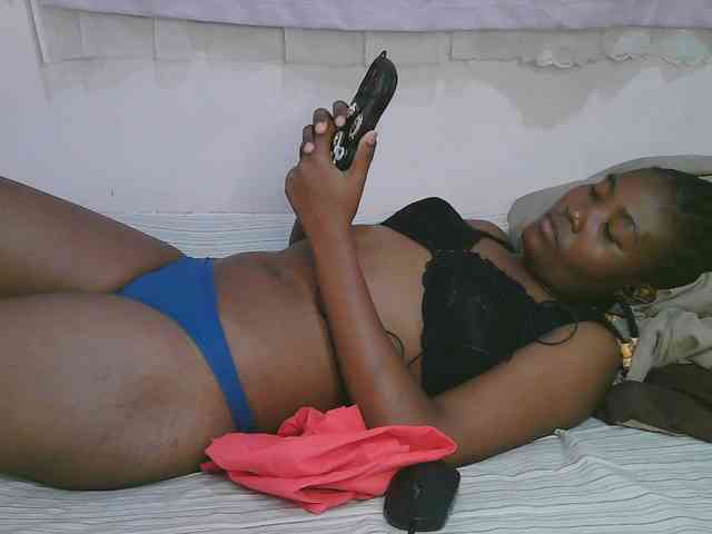 Cute-latasha webcam