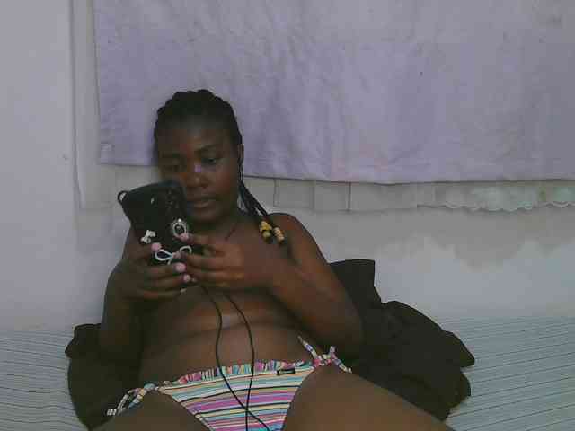 Cute-latasha webcam