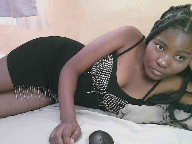 Cute-latasha webcam
