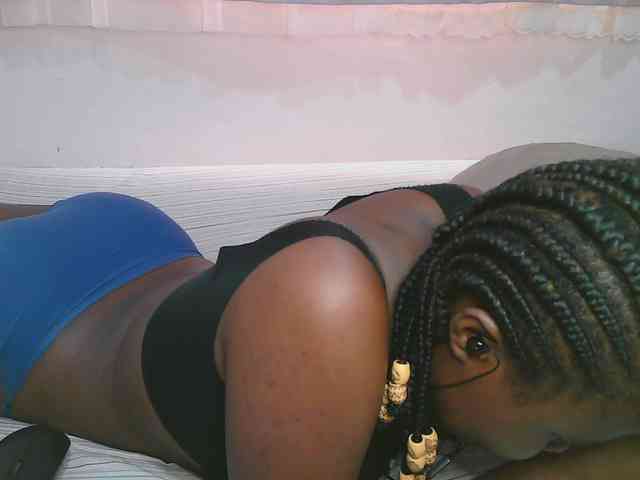 Cute-latasha webcam