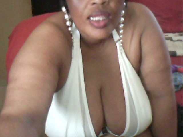 le modèle MyDDBOOBIES est en webcam porno dans un show sur le site bongacams, il possède les tags suivants: Ebony,Brunette,Hairy