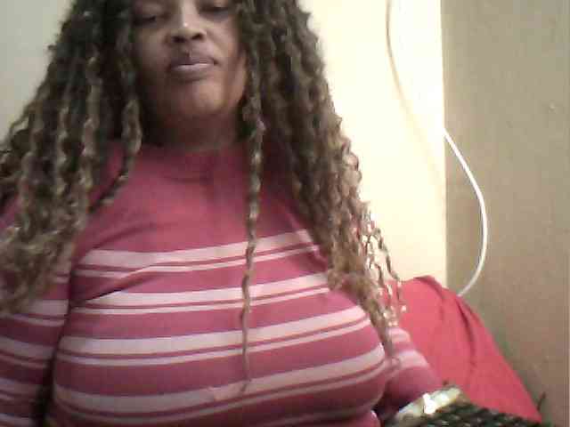 MyDDBOOBIES webcam