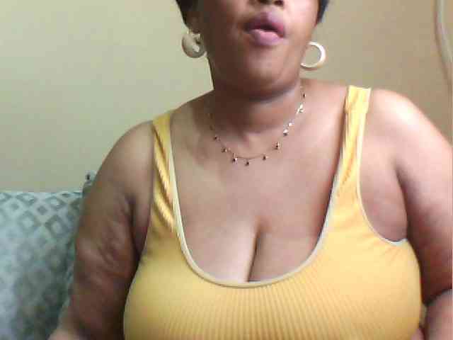 MyDDBOOBIES webcam