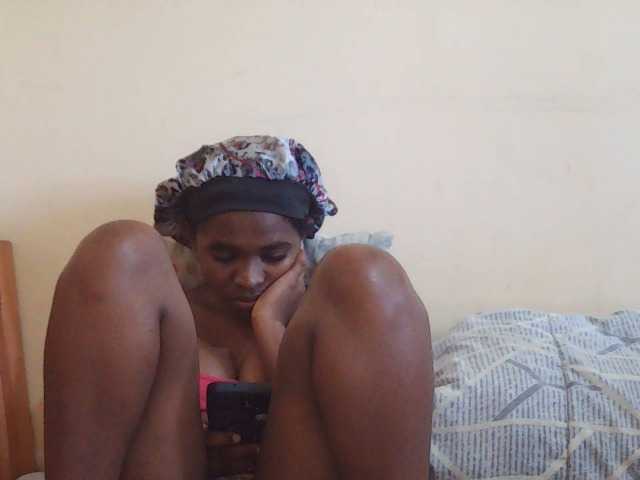 Sweetdiva2 live cam on BongaCams