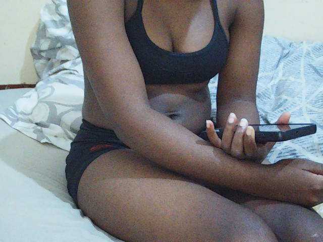 Sweetdiva2 live cam on BongaCams
