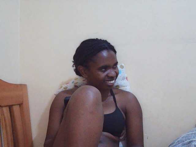 Sweetdiva2 live cam on BongaCams