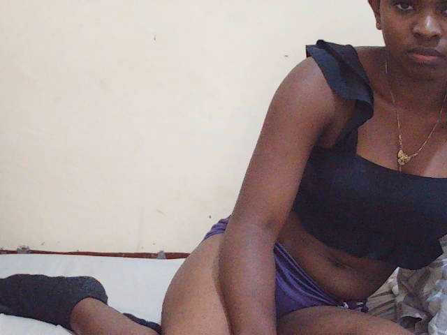 Sweetdiva2 live cam on BongaCams