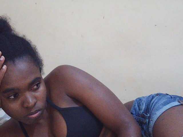 Sweetdiva2 live cam on BongaCams