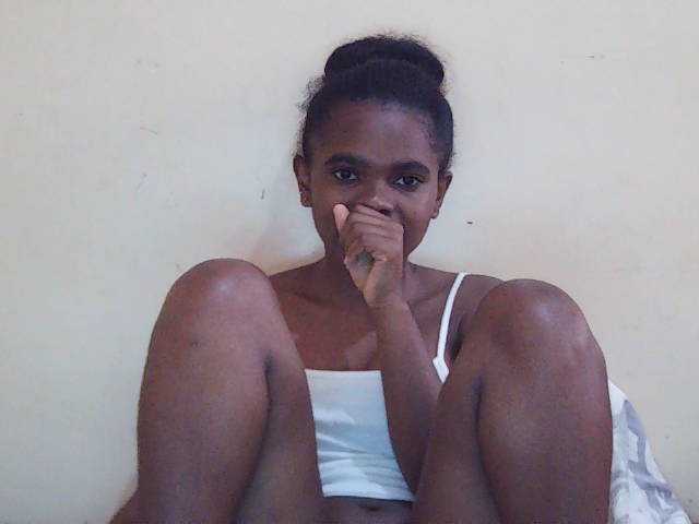 Sweetdiva2 live cam on BongaCams