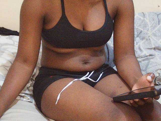 Sweetdiva2 live cam on BongaCams