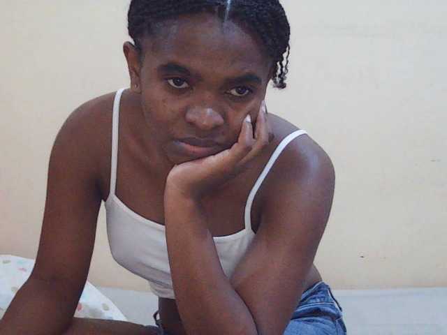 Sweetdiva2 live cam on BongaCams
