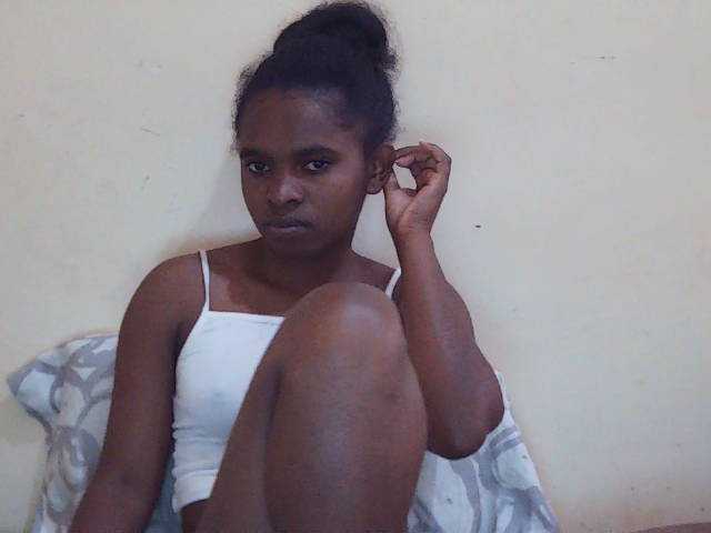 Sweetdiva2 live cam on BongaCams