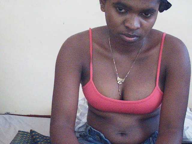 Sweetdiva2 live cam on BongaCams