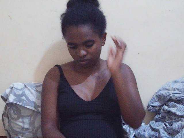 Sweetdiva2 live cam on BongaCams