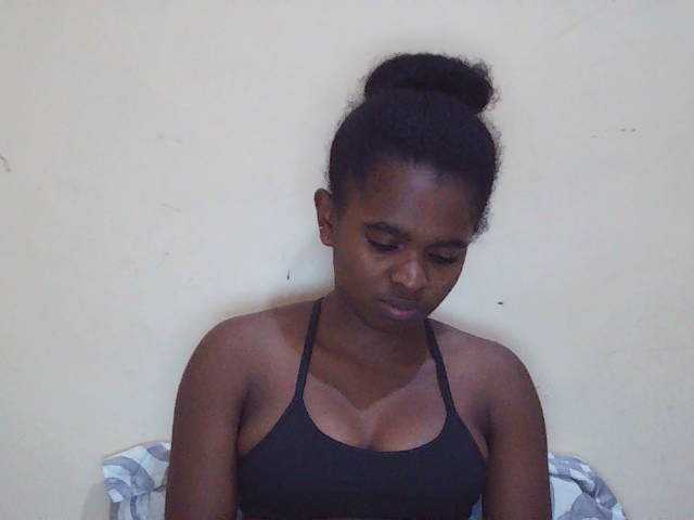 Sweetdiva2 live cam on BongaCams
