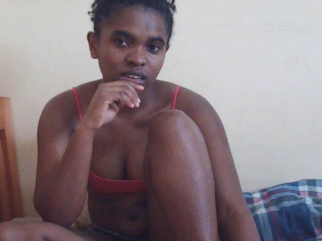 Sweetdiva2 live cam on BongaCams