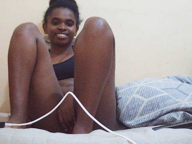 Sweetdiva2 live cam on BongaCams