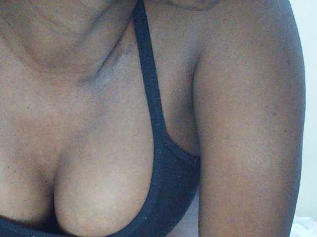 Sweetdiva2 live cam on BongaCams