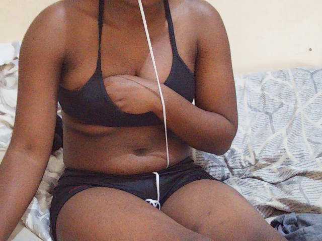 Sweetdiva2 live cam on BongaCams