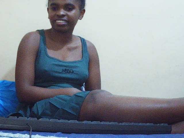 Sweetdiva2 live cam on BongaCams