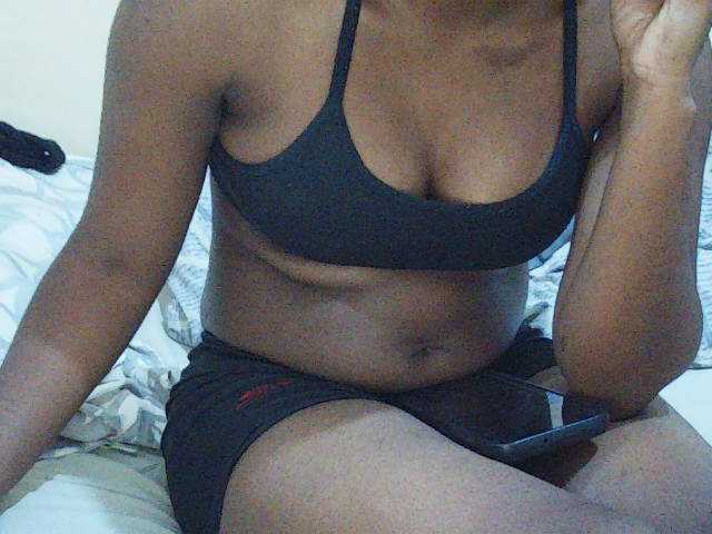 Sweetdiva2 live cam on BongaCams