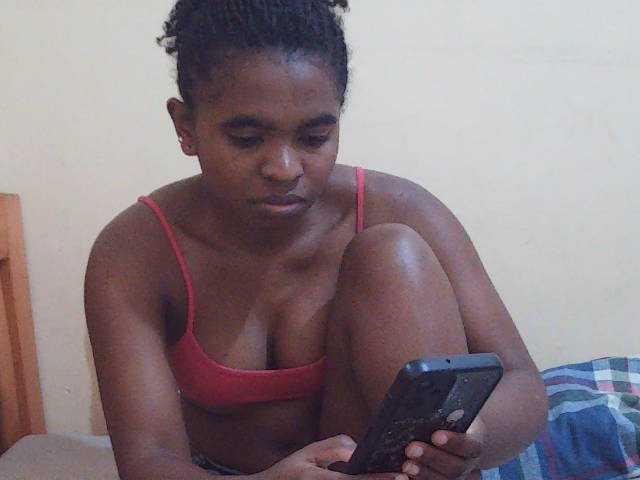 Sweetdiva2 live cam on BongaCams