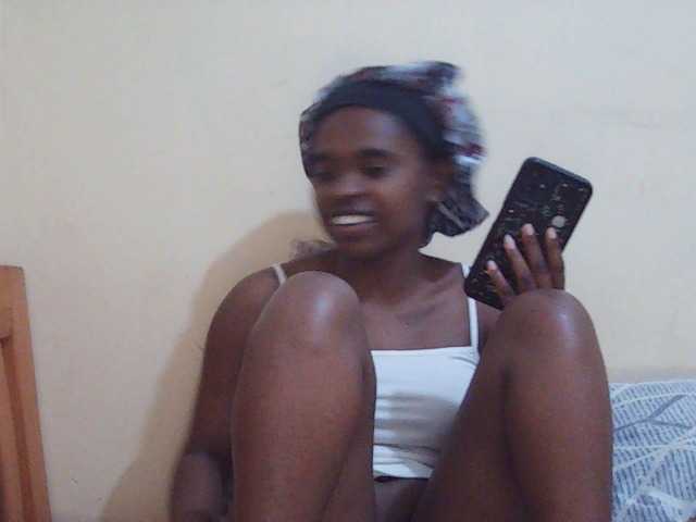 Sweetdiva2 live cam on BongaCams