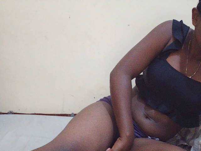 Sweetdiva2 live cam on BongaCams