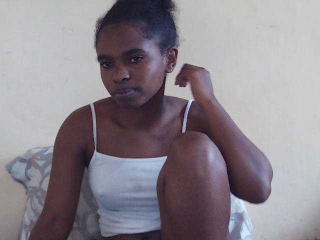 Sweetdiva2 live cam on BongaCams