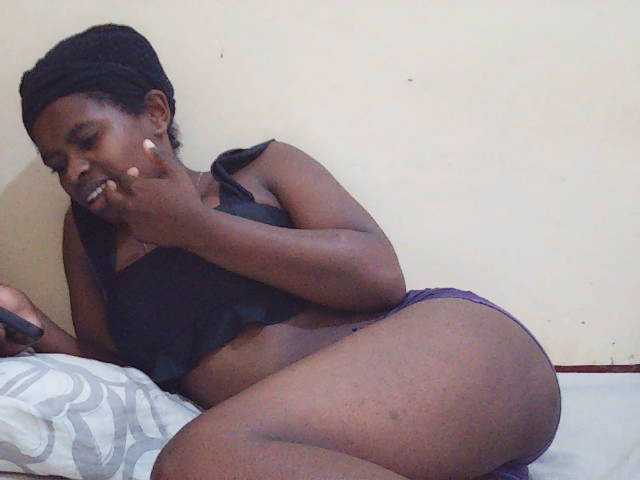 Sweetdiva2 live cam on BongaCams