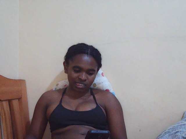 Sweetdiva2 live cam on BongaCams
