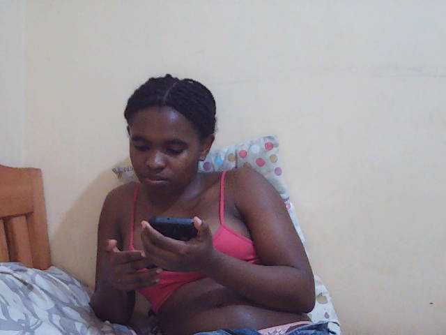 Sweetdiva2 live cam on BongaCams