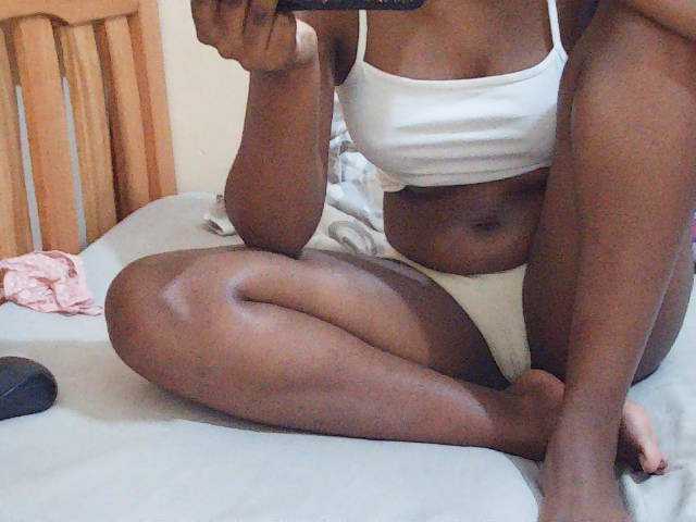 Sweetdiva2 live cam on BongaCams