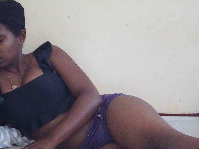 Sweetdiva2 live cam on BongaCams
