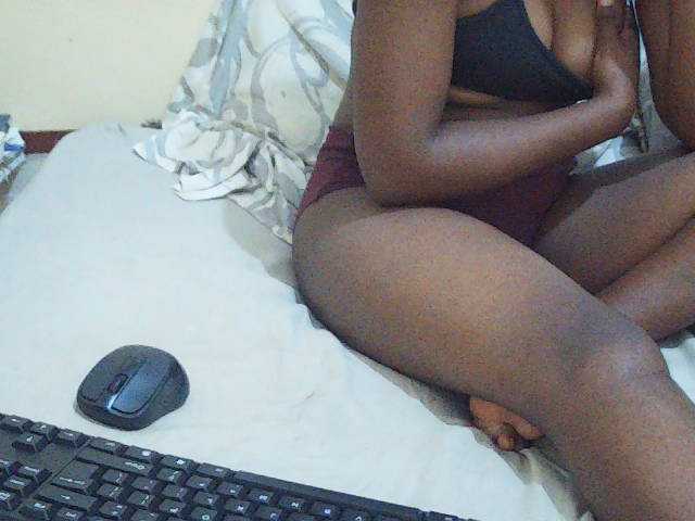 Sweetdiva2 live cam on BongaCams